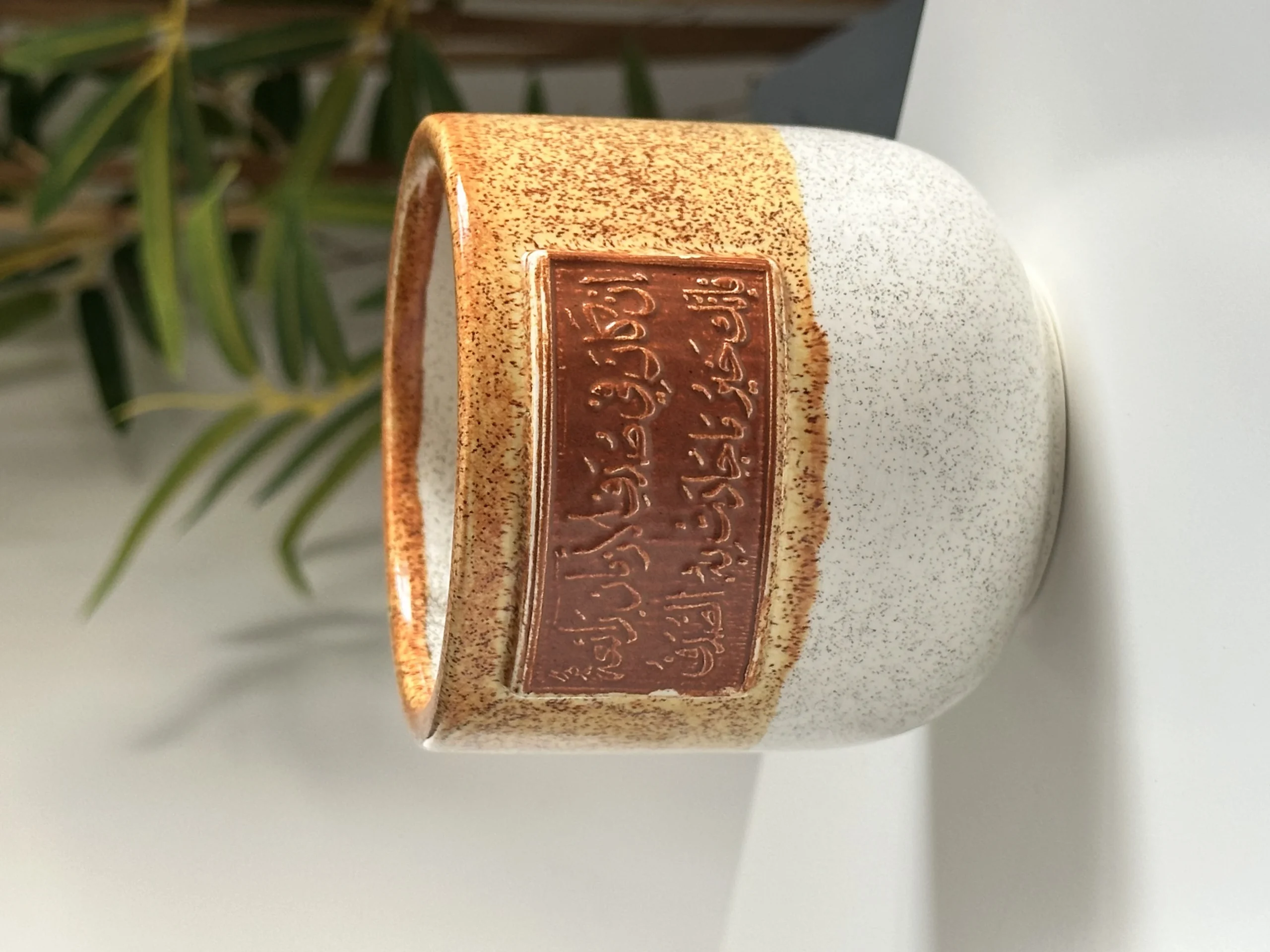 كوب إن كان في صُدف الأزمانِ رائعةٌ فإنك خير ما جادت بهِ الصُدف