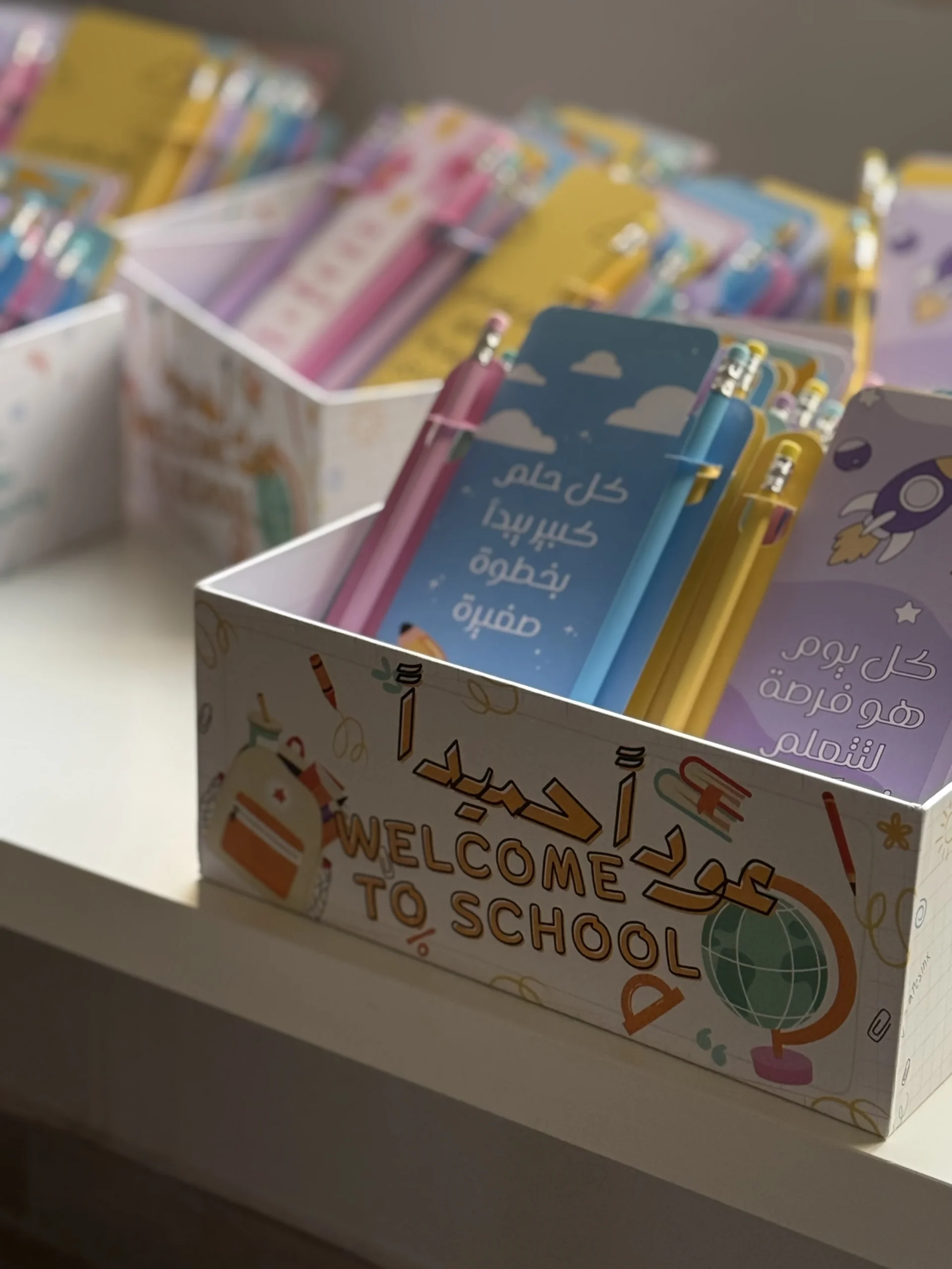 مجموعة فواصل كتب العودة للمدرسة مع أقلام – 30 قطعة